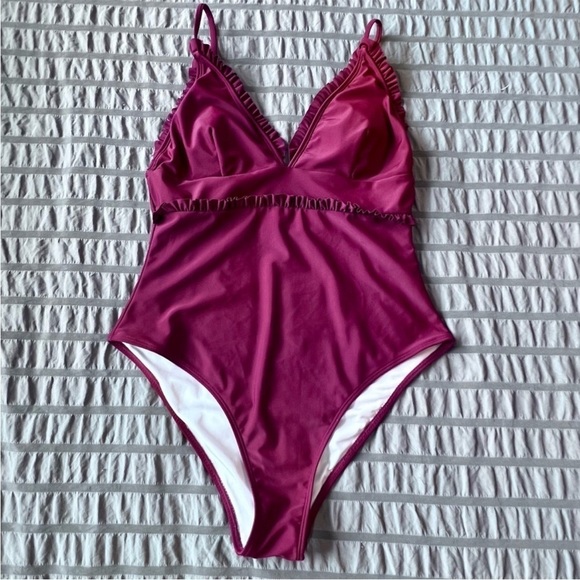 Cupshe Maroon Ruffle‎ Neck/Waist One Piece Swimsuit Adjustable Straps Women's M - Picture 3 of 10